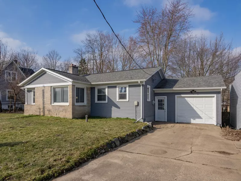 206 N Van Buren Street, Bloomingdale, MI 49026