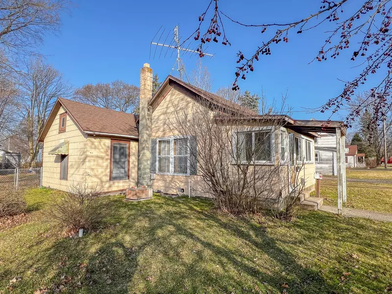 204 Clinton Street, Dowagiac, MI 49047