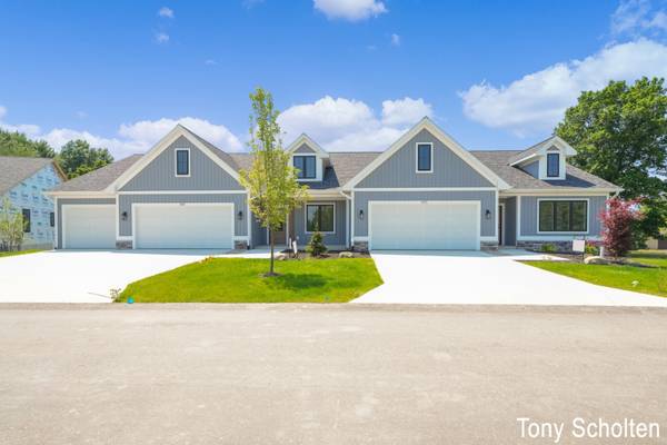 Hudsonville, MI 49426,5175 Blendon Meadow Circle #33