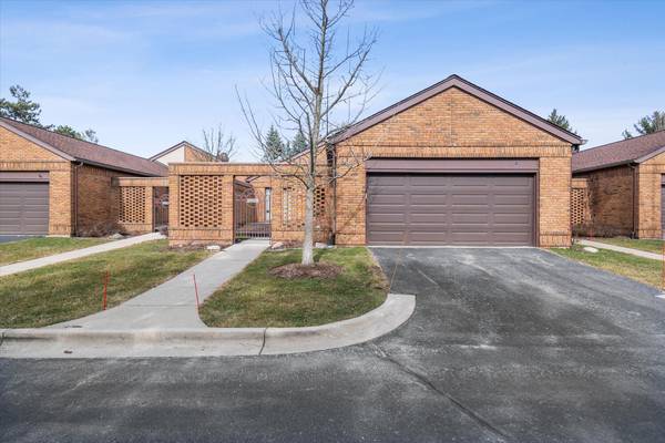 3925 Ridgmaar Square, Ann Arbor, MI 48105