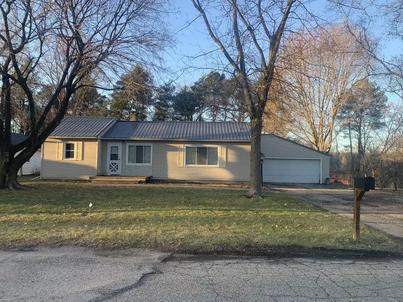 1228 Oakwood Street, Belding, MI 48809