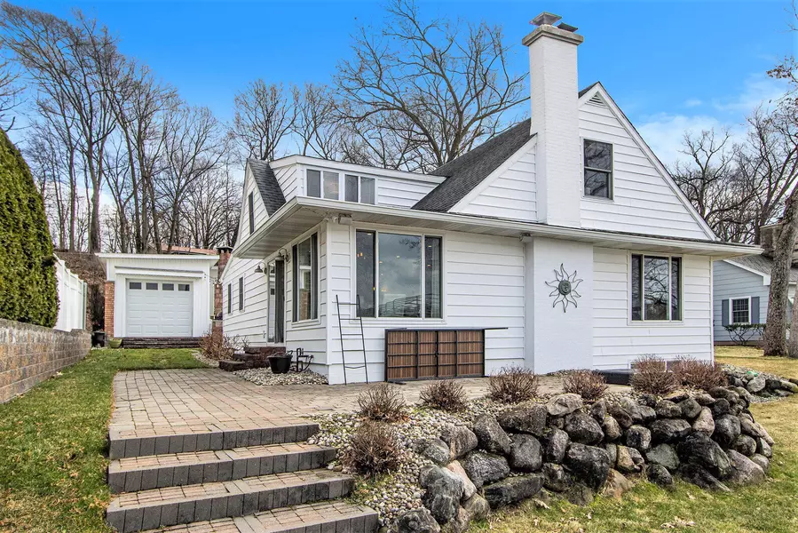 238 E Gull Lake Drive, Augusta, MI 49012