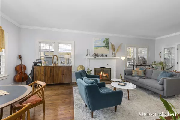 310 Briarwood SE Avenue, East Grand Rapids, MI 49506