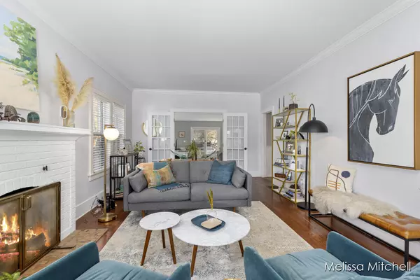 310 Briarwood SE Avenue, East Grand Rapids, MI 49506