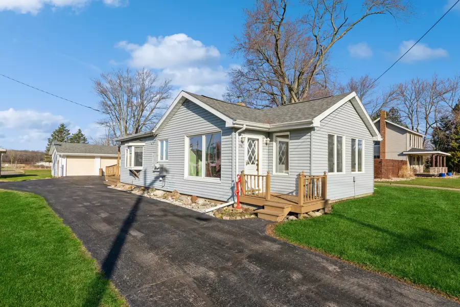 712 S Elm Street, Three Oaks, MI 49128