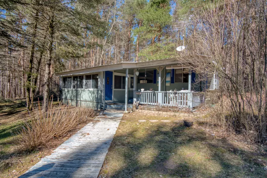 17086 8 Mile Road, Stanwood, MI 49346