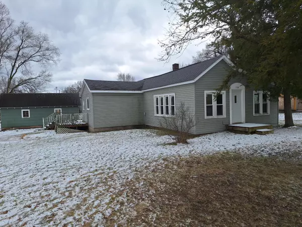 1160 E Pine Hill Avenue, White Cloud, MI 49349