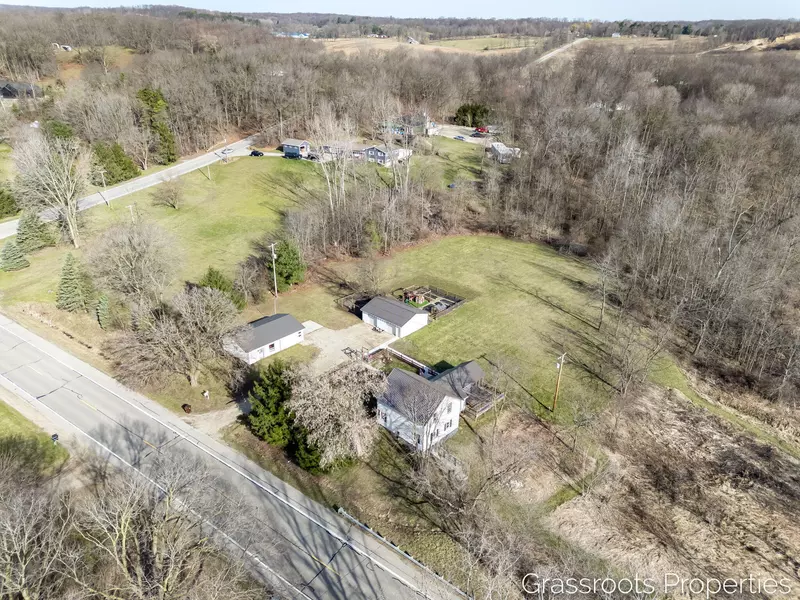 9420 Bluewater Highway, Saranac, MI 48881