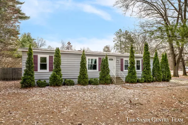 420 N 2nd Avenue, Fruitport, MI 49415