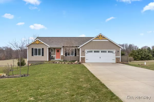 14641 Crescent Meadows Drive, Cedar Springs, MI 49319