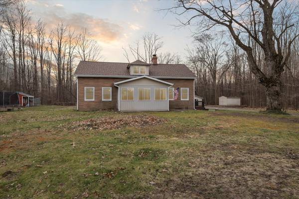 56759 County Road 657, Paw Paw, MI 49079