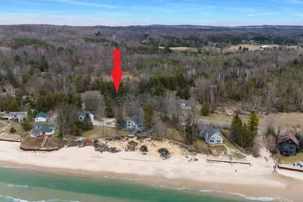 6485 Lakeshore Road, Manistee, MI 49660