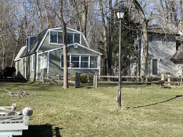 2660 Baseview Drive, Pinckney, MI 48169