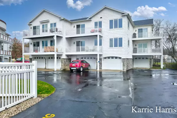 8670 Ellenwood Estates Drive #13, Montague, MI 49437