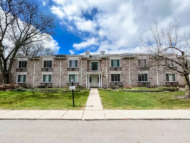 1745 Tiverton Road #19, Bloomfield Hills, MI 48304