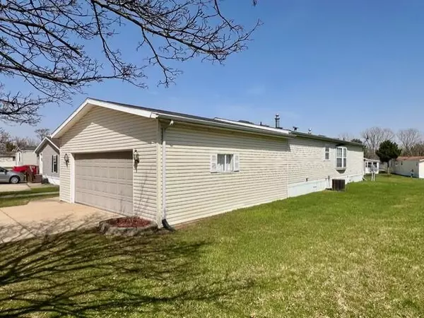 Mason, MI 48854,220 Ash Ridge