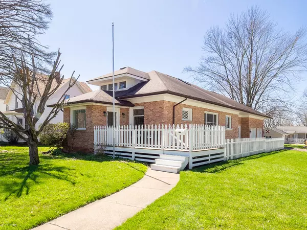 Three Oaks, MI 49128,502 S Elm Street