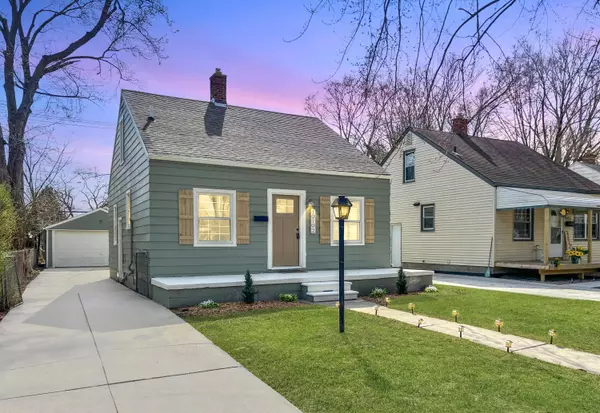 19192 Woodside Street, Harper Woods, MI 48225