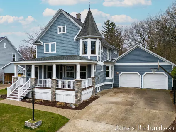 512 Lake Avenue, Grand Haven, MI 49417