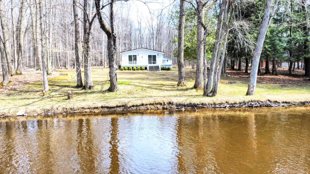 23145 Holiday Drive, Hersey, MI 49639