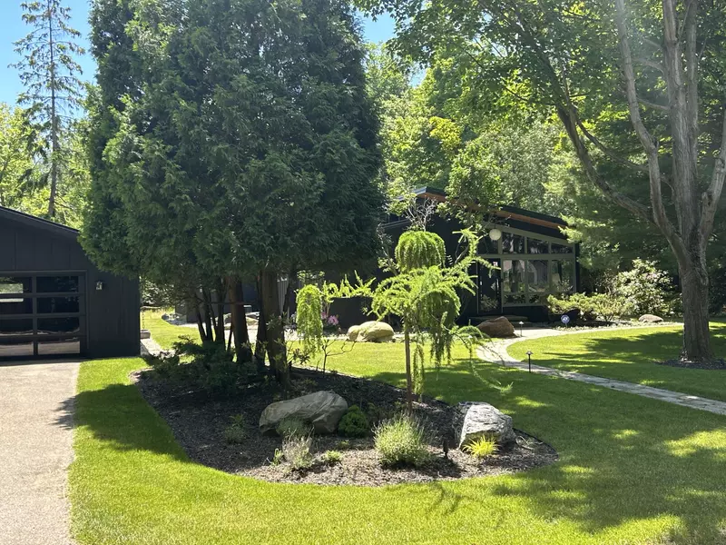 3057 Peach Avenue, Douglas, MI 49406