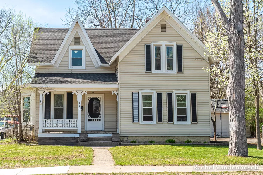 716 N Monroe SE Street, Lowell, MI 49331