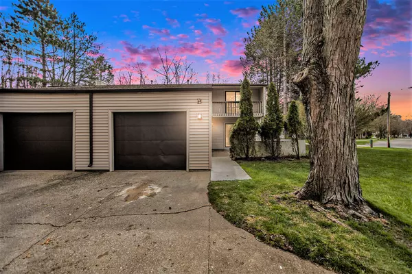 17454 Dunewood Court #B, Spring Lake, MI 49456