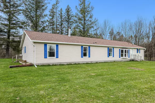 8254 E 104th Street, Howard City, MI 49329