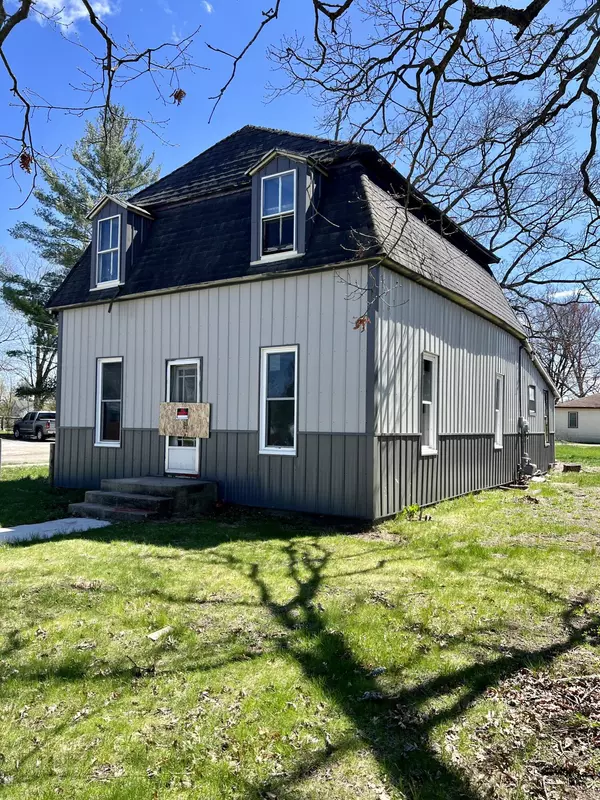 1096 E James Street, White Cloud, MI 49349