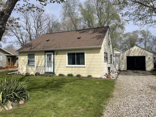 140 Floral Avenue, Plainwell, MI 49080