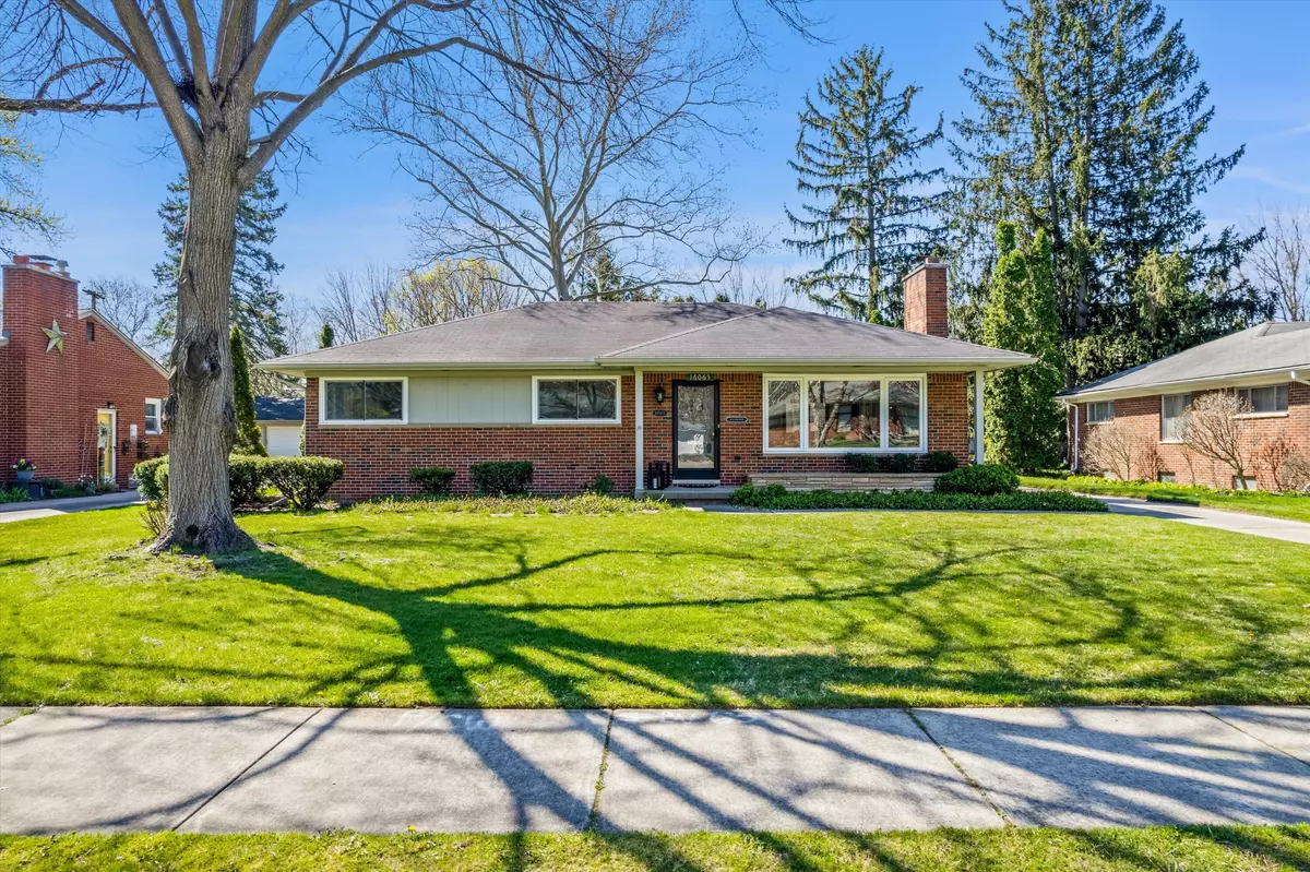 Beverly Hills, MI 48025,16065 Kinross Avenue