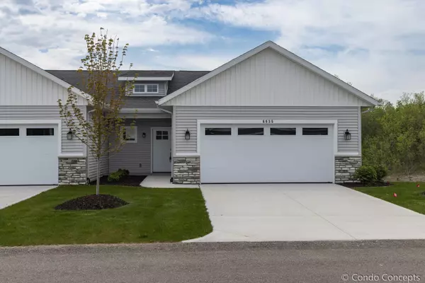 6635 Shoreside SE Court, Grand Rapids, MI 49548