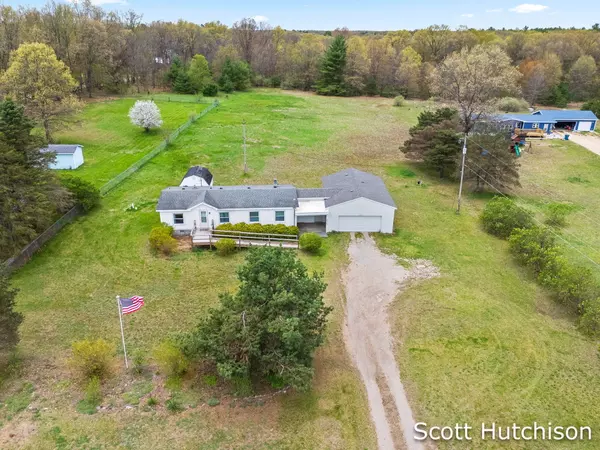 2448 S Greenville Road, Greenville, MI 48838