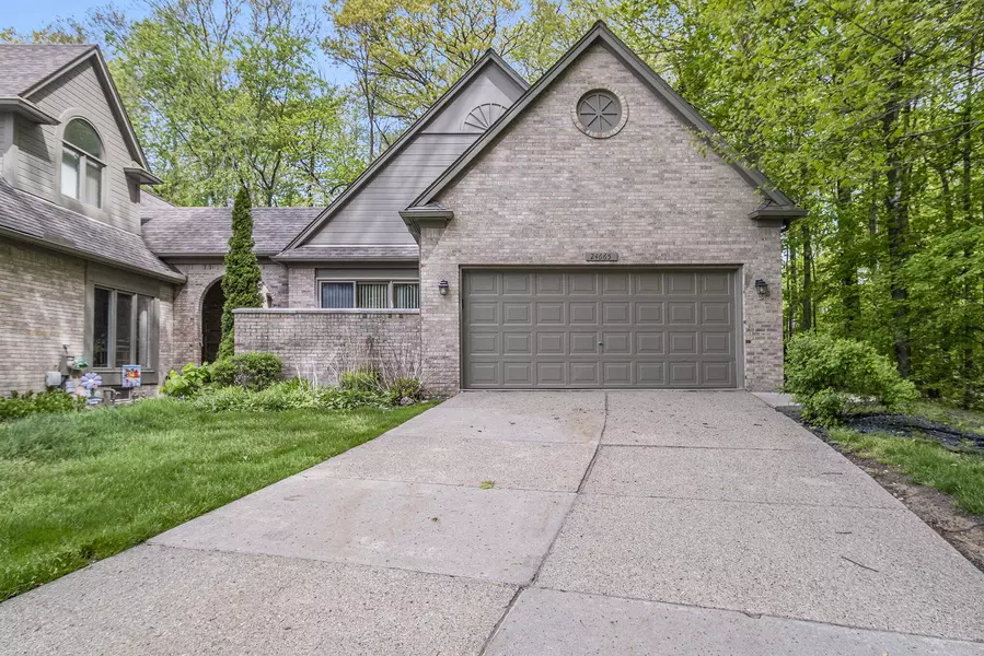 24665 Edgewood N Court, Novi, MI 48374