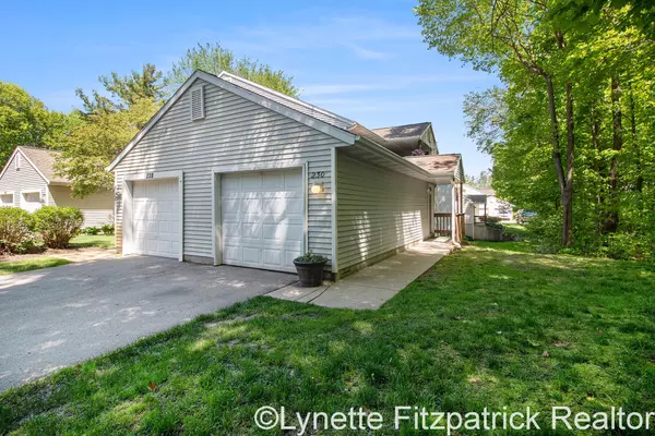 230 Hunters NE Lane, Rockford, MI 49341