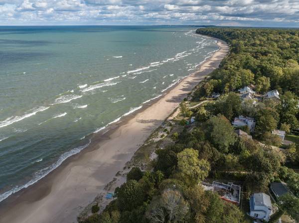 15822 Lakeshore Road, Union Pier, MI 49129