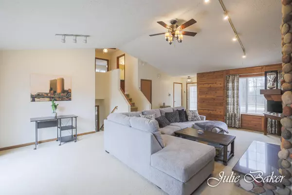 Howard City, MI 49329,17225 Apache Trail