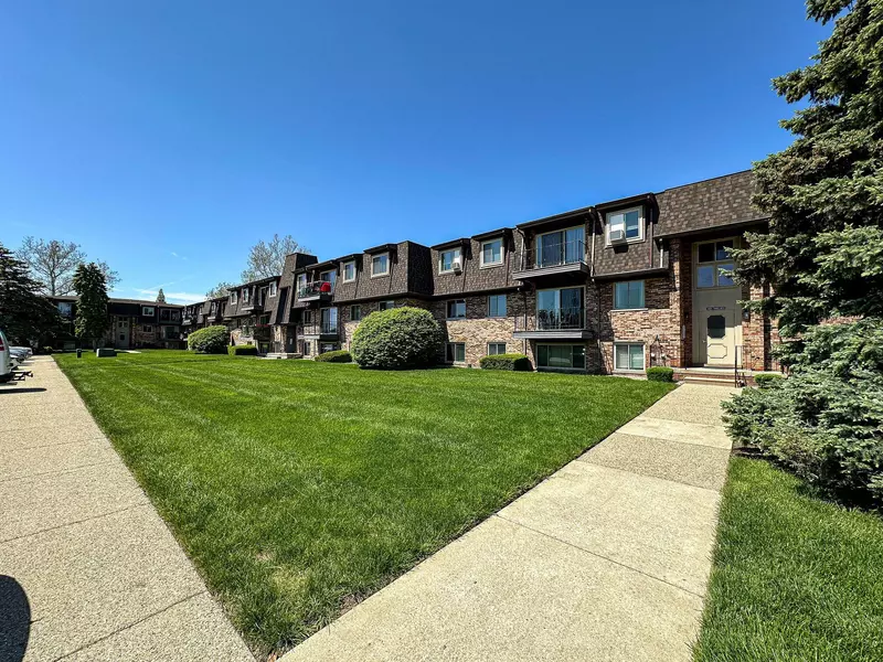 410 Riviera Drive, Saint Clair Shores, MI 48080