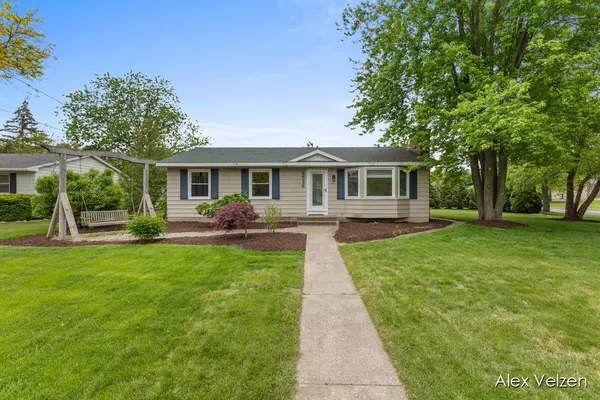 2526 Pohens NW Avenue, Walker, MI 49544