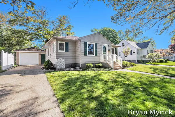 1040 Waverly Avenue, Grand Haven, MI 49417