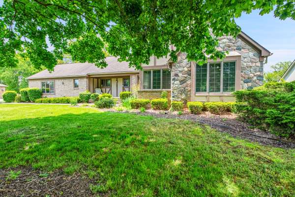 10044 Aylebury Drive,  South Lyon,  MI 48178