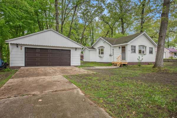 1352 E Hess Lake Drive, Grant, MI 49327