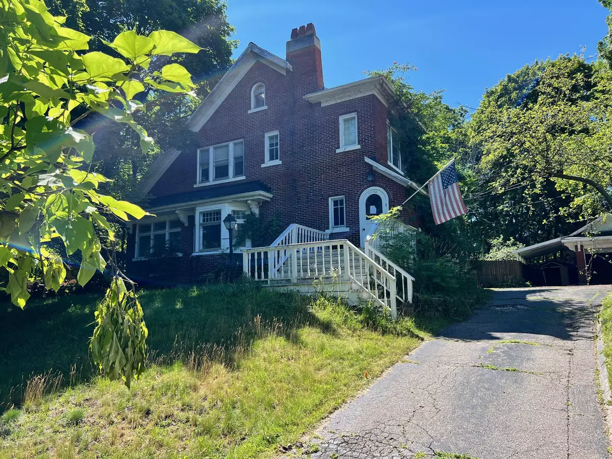 East Grand Rapids, MI 49506,1852 Sherman SE Street