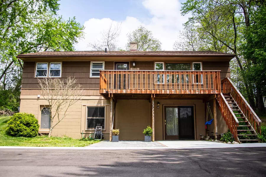 835 Bluffton Street, Walled Lake, MI 48390