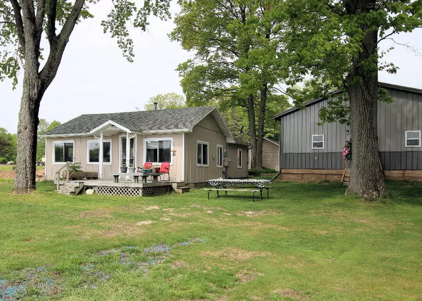 1158 S Woodland Drive, White Cloud, MI 49349