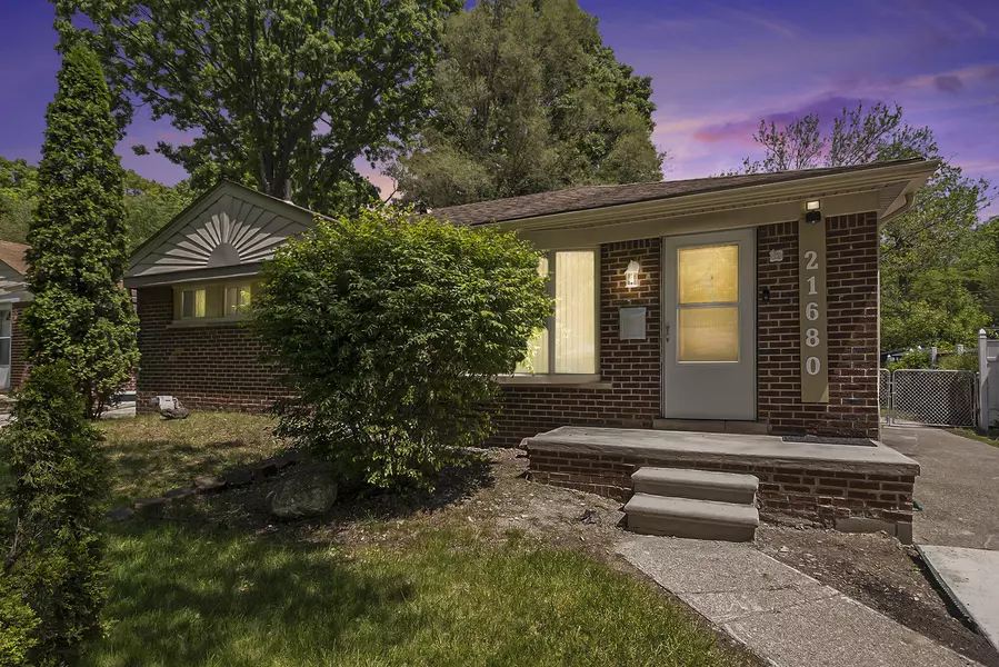 21680 Sussex Street, Oak Park, MI 48237