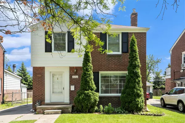 19242 Raymond Street, Grosse Pointe Woods, MI 48236