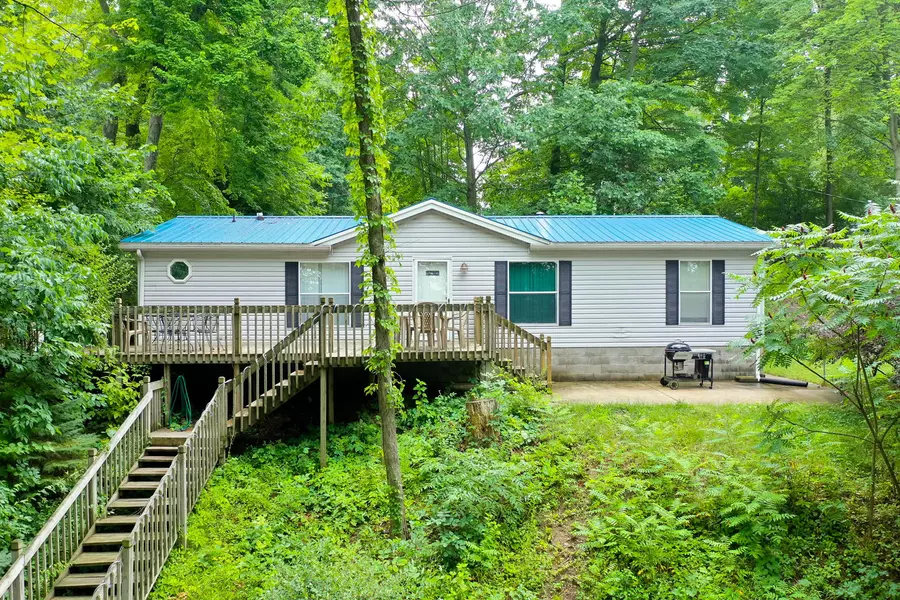 8712 Chain-O-Lakes Drive, Delton, MI 49046