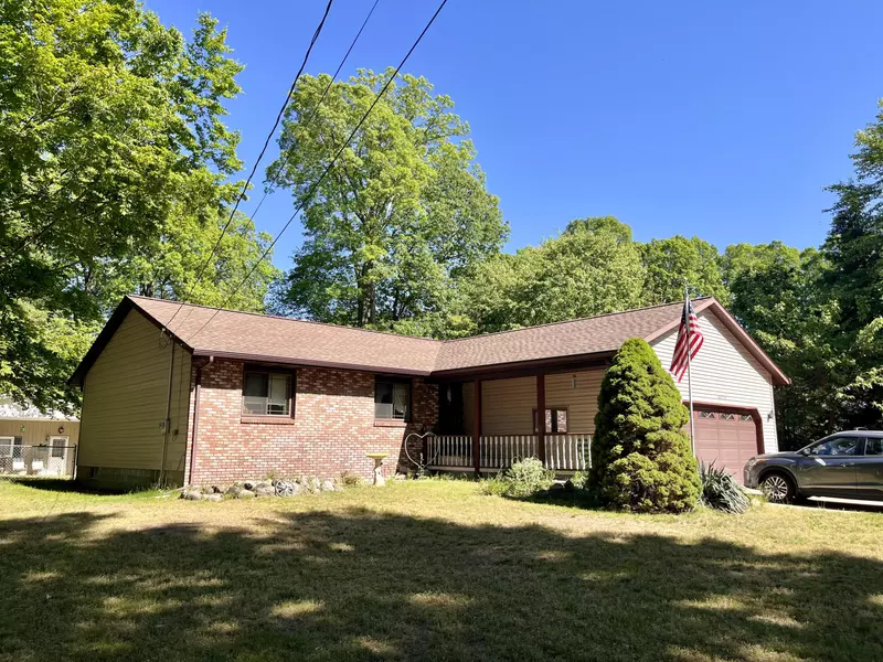 6828 S Walker Road, Fruitport, MI 49415