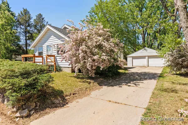 Walker, MI 49544,1441 Winslow NW Street